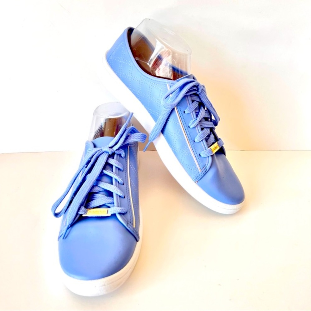 MOLECA Flow Lace Up Sneakers With Stitching Accents—SZ. 10